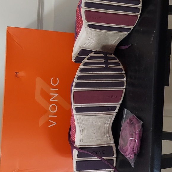 Vionic women's athletic shoes with extra laces, size 10. Purple and orange. - Picture 6 of 6
